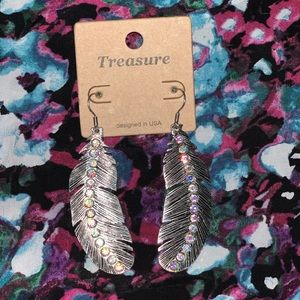 NEW Never worn rhinestone feather dangle earrings
